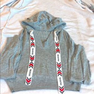 Hoodiecroptop with “so extra” drawstring attached